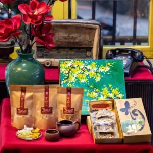 Alternative view of Moc Truly Hue’s 2025 Tet Taste Gift Box, Gift From Ancient Town, Hue Specialty, Vietnamese Elements, Artistic Hand-painted Gift Box, Corporate Gift