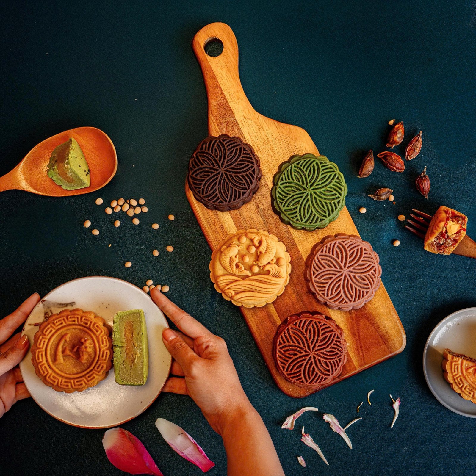 "Moons Of Serenity" Mid-Autumn Gift Box, A Touch Of Peace For Reunion Season, 6 Moon Cake Gift Set, Vietnamese Bamboo Souvenirs, Moon Festival Gift - Image 6